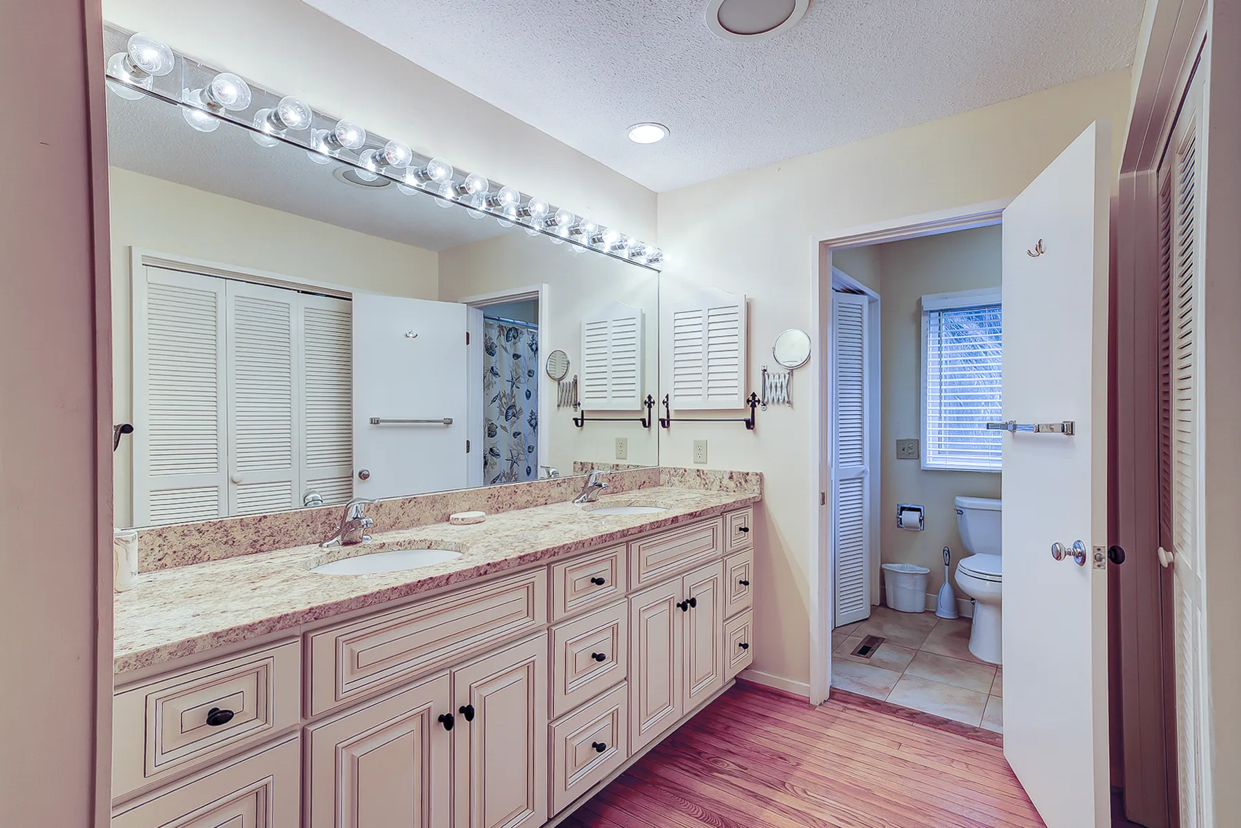 Lavabos del baño de la suite king