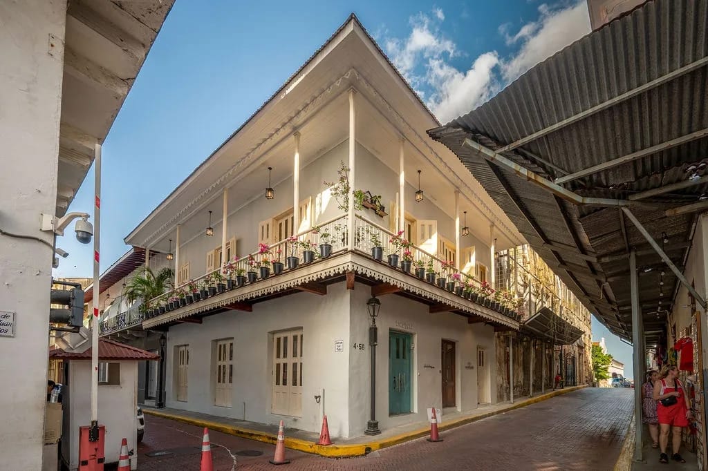 Casa AcoModo at Casco Viejo – 6BR Mansion w/ Pool