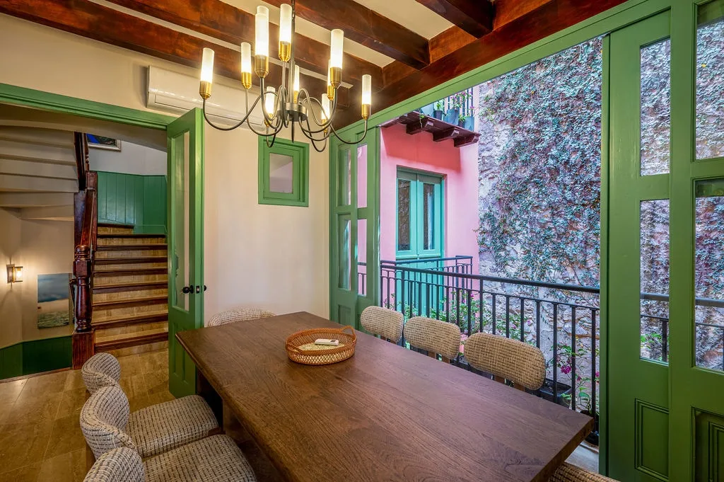 Casa AcoModo at Casco Viejo – 6BR Mansion w/ Pool