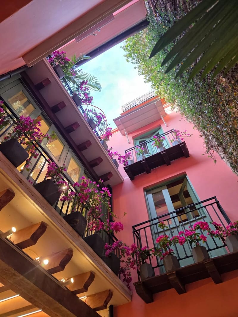 Casa AcoModo at Casco Viejo – 6BR Mansion w/ Pool