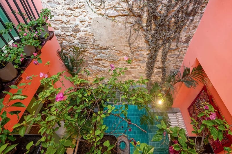 Casa AcoModo at Casco Viejo – 6BR Mansion w/ Pool