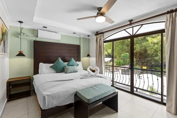 Pacific Palms · 5