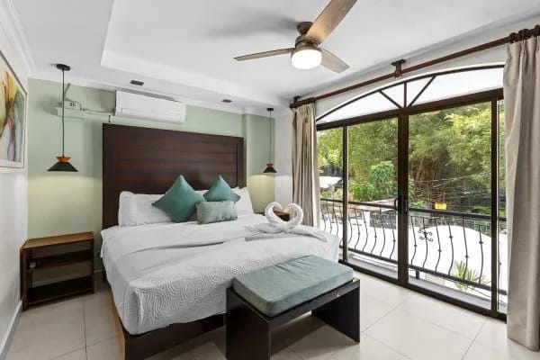 Pacific Palms · 5