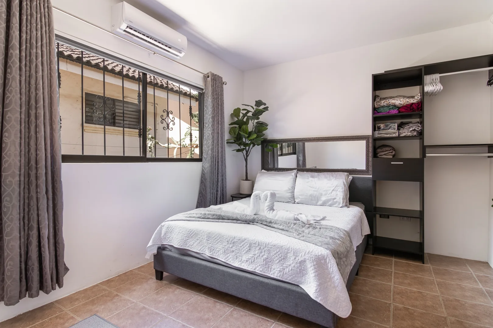 Modern 1BR: 3 Pools, Walk to Beach, 24/7 Security