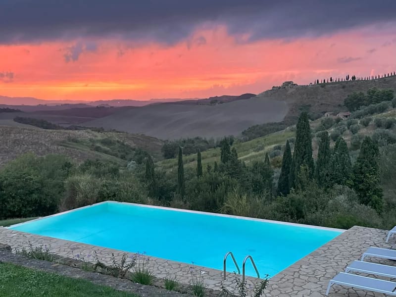 Piscina al atardecer
