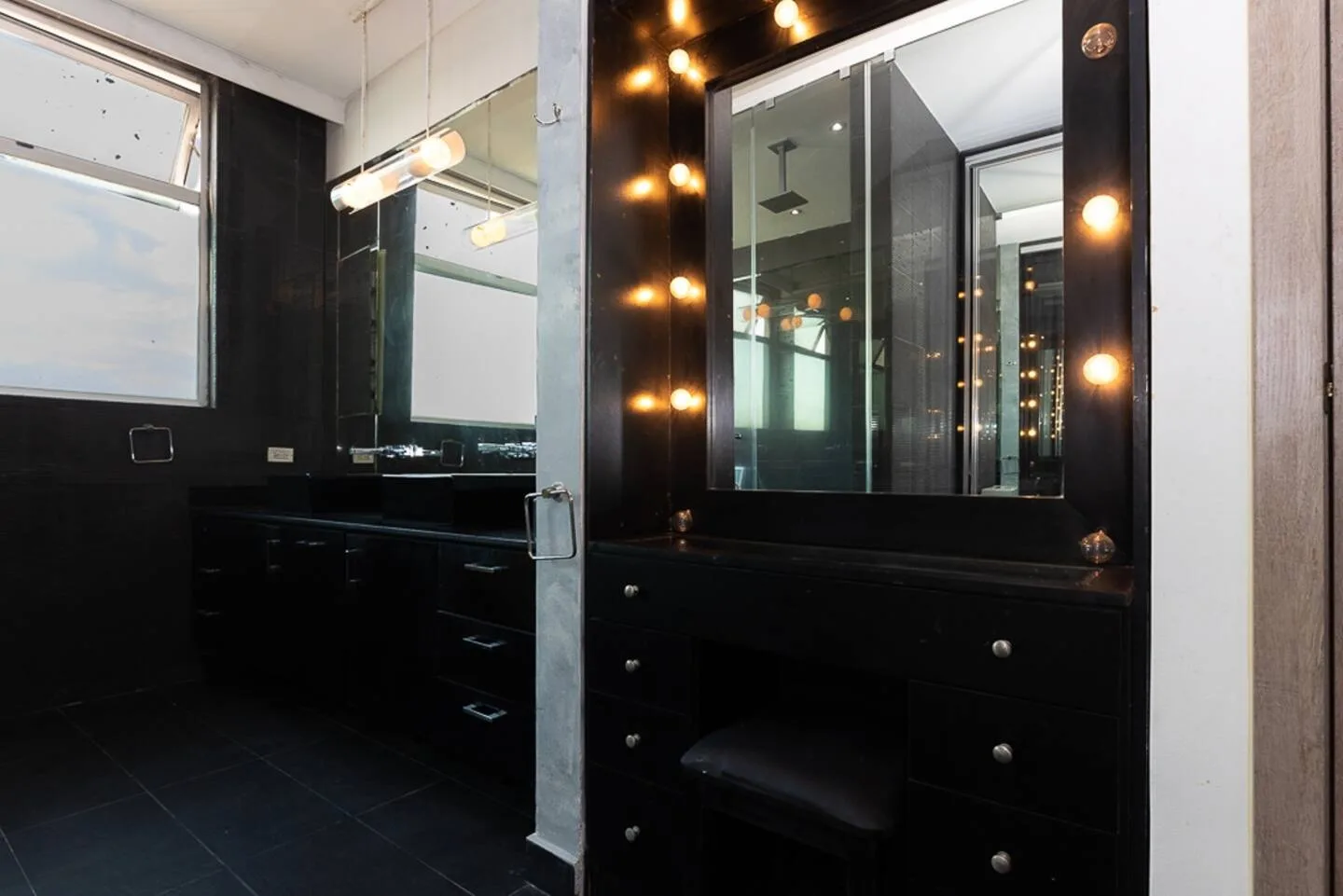 The Skyline Penthouse by AcoModo @Costa del Este