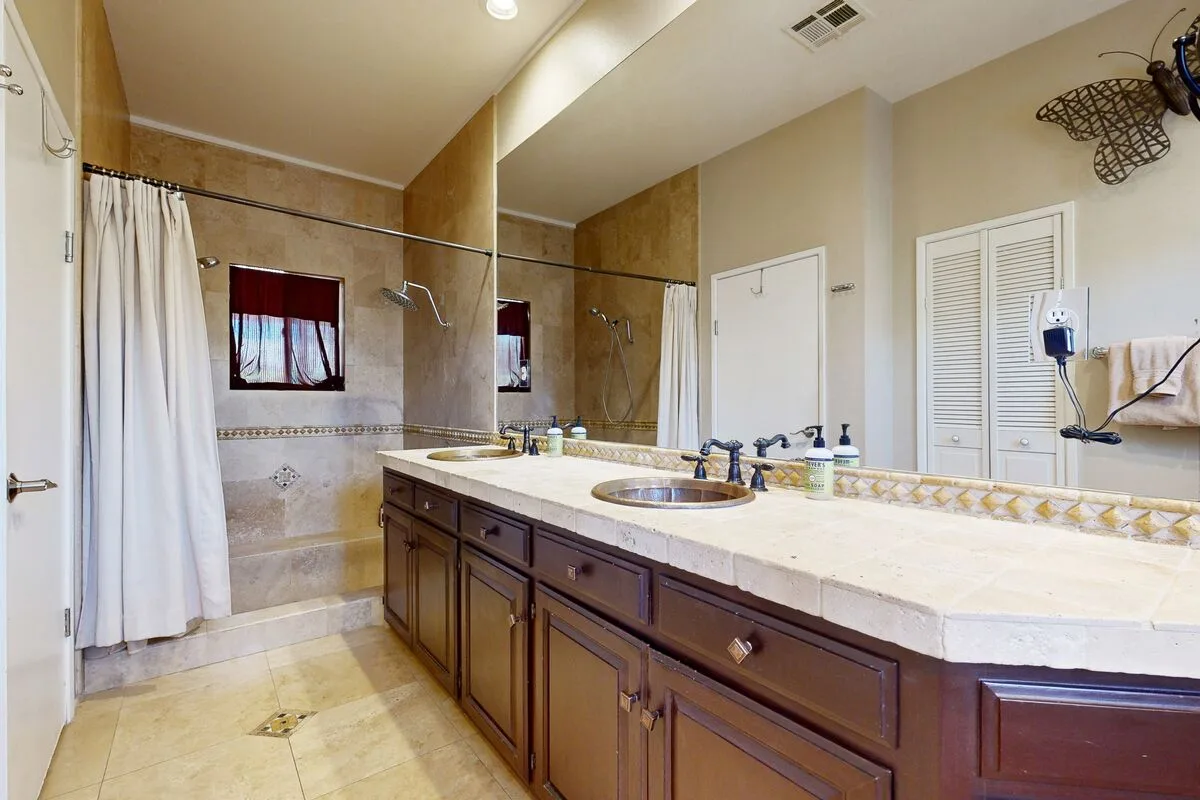 Avenida Mendoza Escape — property gallery