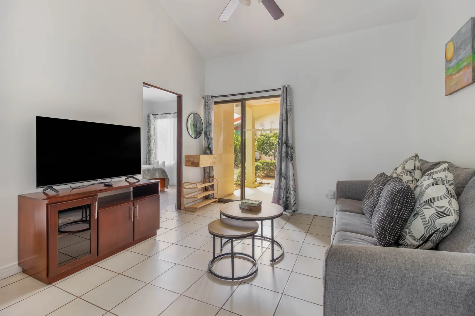 Walk to Beach & Eats—2BR/2BA w/Pool in Las Palmas