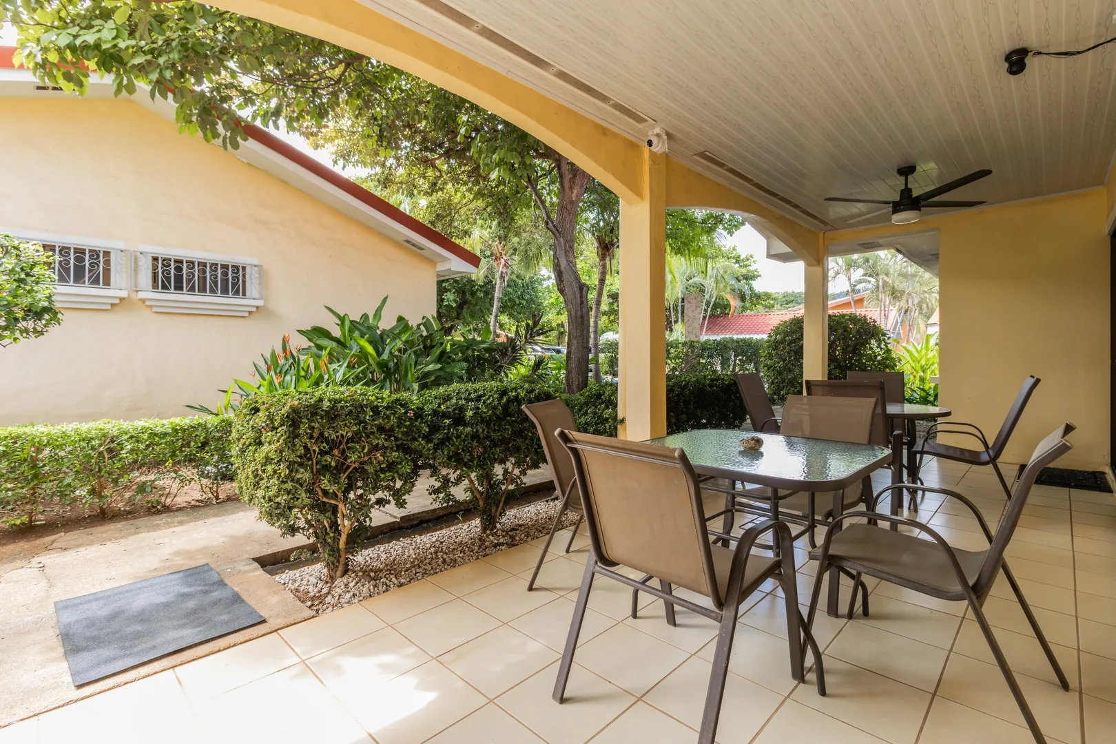 Walk to Beach & Eats—2BR/2BA w/Pool in Las Palmas