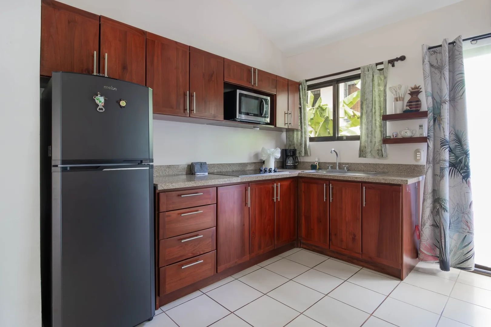 Walk to Beach & Eats—2BR/2BA w/Pool in Las Palmas