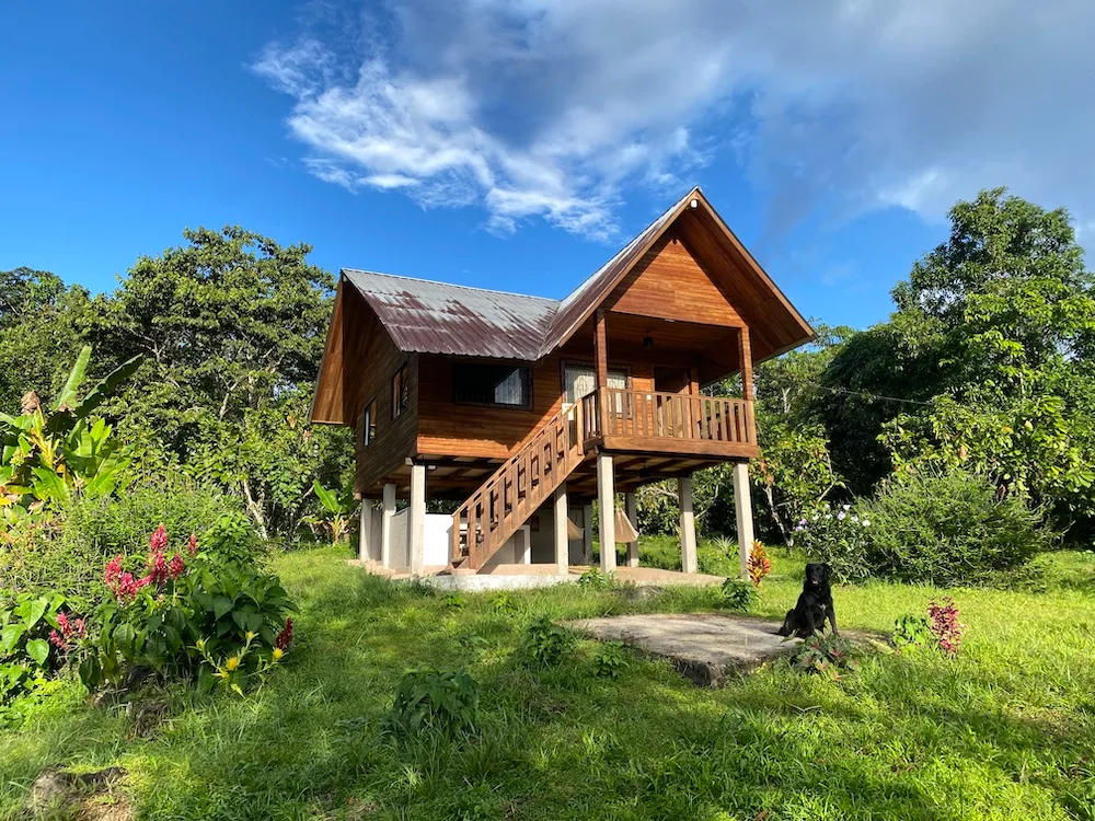 Cabaña Casa del tio y jardín