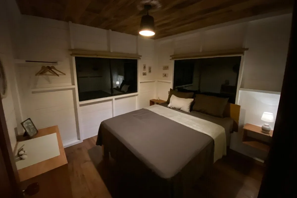 Dormitorio al anochecer