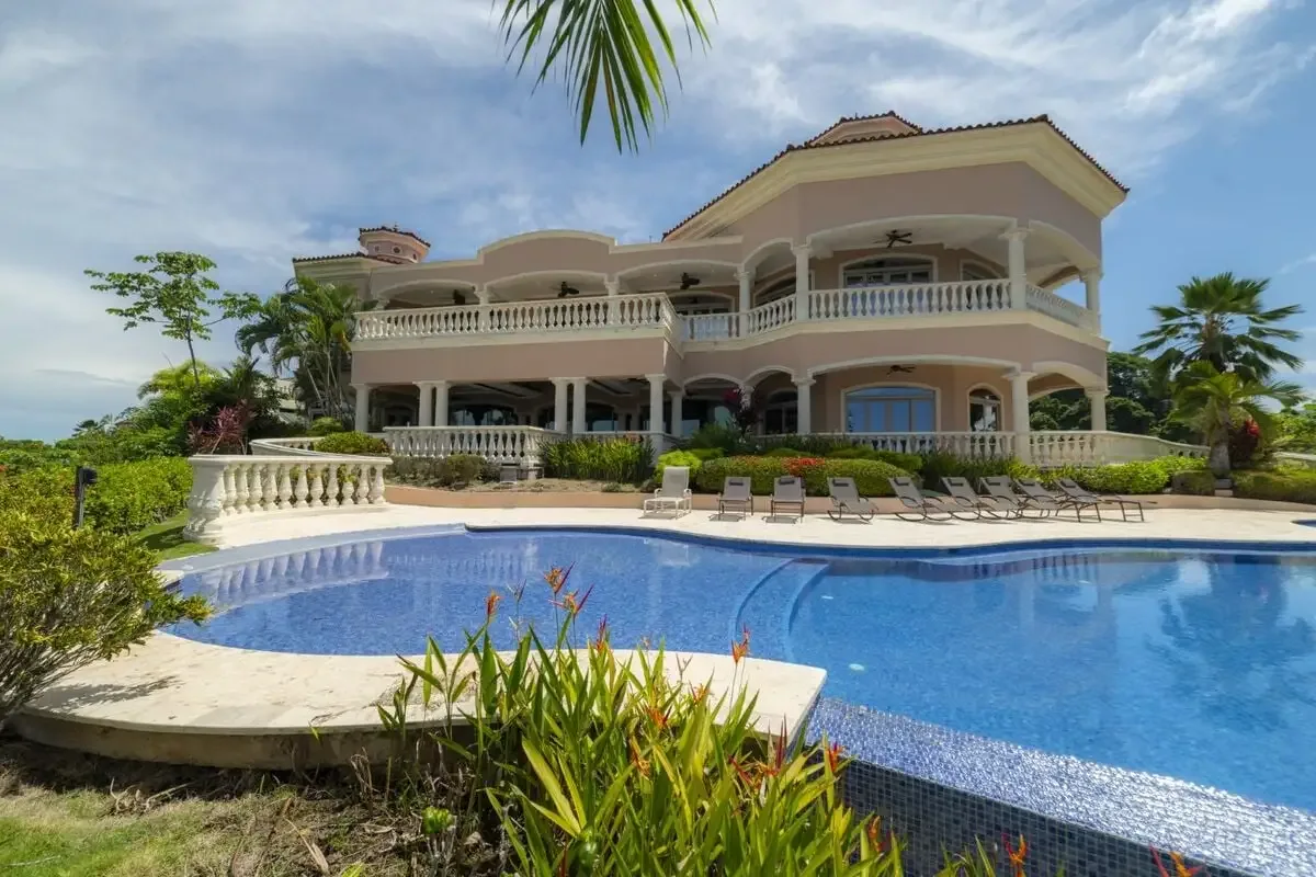 JA-44 — 10-Bedroom Villa in Los Sueños