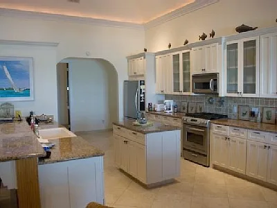 BH-04 — Bahamas Rental With Wireless Internet