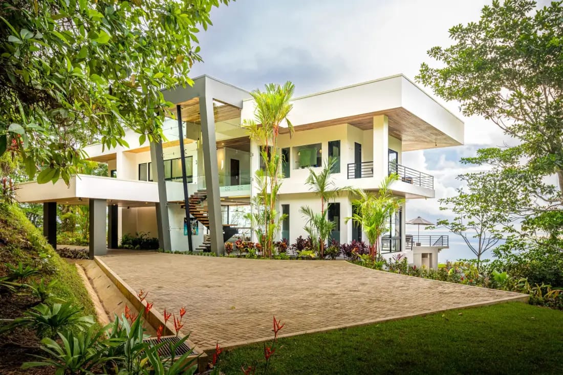 Casa Amigos · 1. Casa Amigos