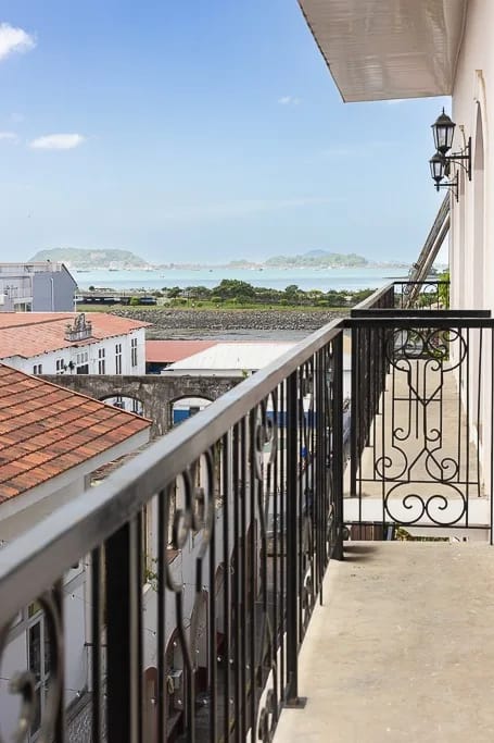 The Zafiro Condo by AcoModo @Casco Viejo