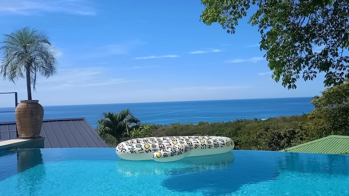 Shared infinity pool