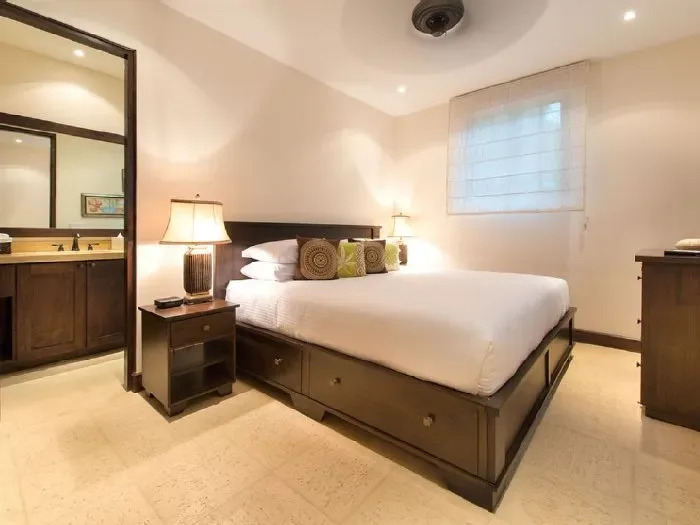 FLC-02 — Playa Flamingo Condo
