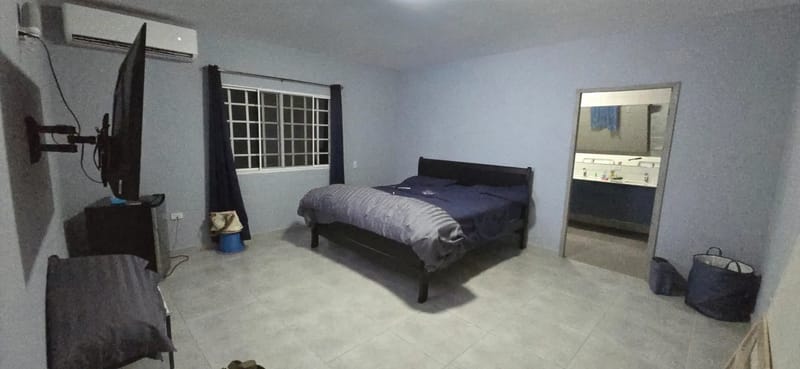 Dormitorio con baño privado