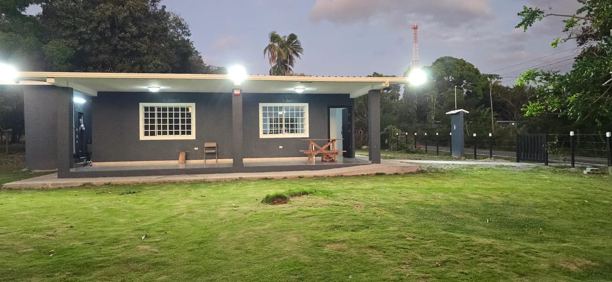 Villa al anochecer