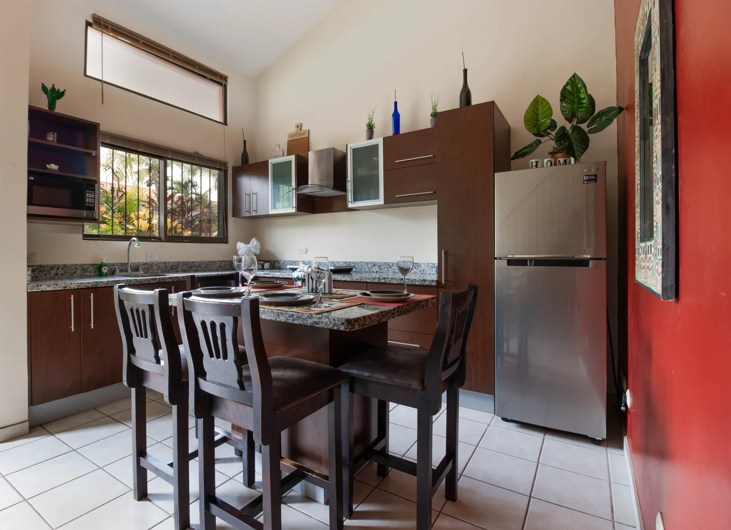Las Palmas 1BR+Loft w/ Pool—Walk to Beach & Dining