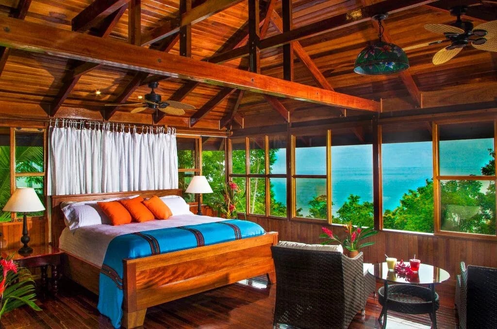 Interior y vista al mar de Sunset Rancho