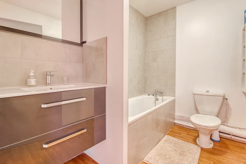 Bathroom with bathtub