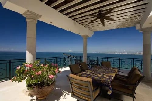 RZ-07 — Romantic Zone Beachfront Penthouse