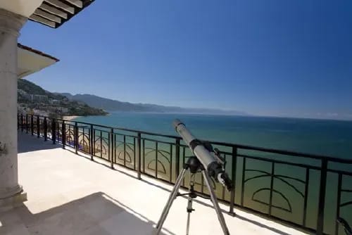 RZ-07 — Romantic Zone Beachfront Penthouse