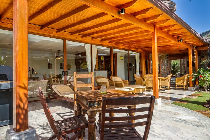Outdoor dining terrace