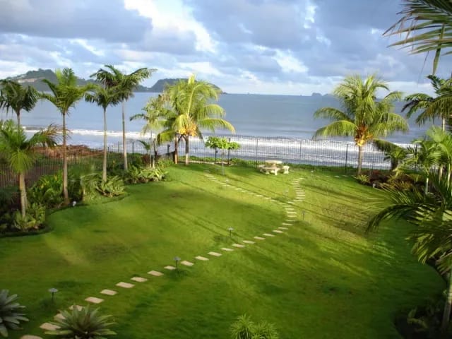 FL-06 — Playa Flamingo Beachfront Home With Pool
