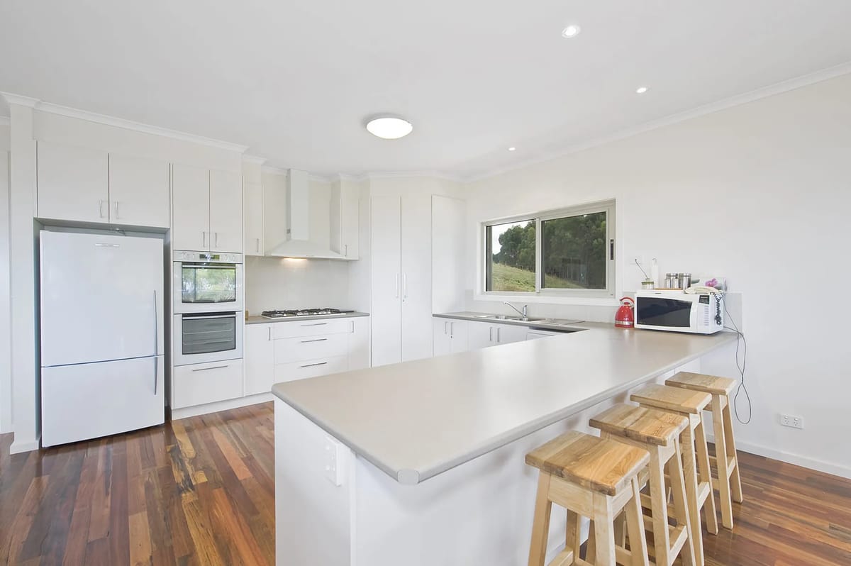 Kitchen breakfast bar