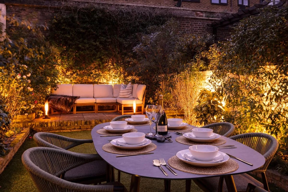 Garden dining