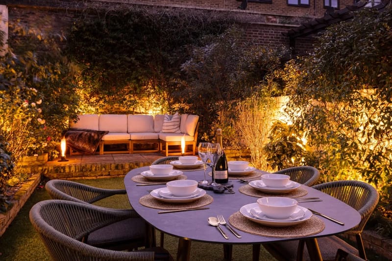 Garden dining