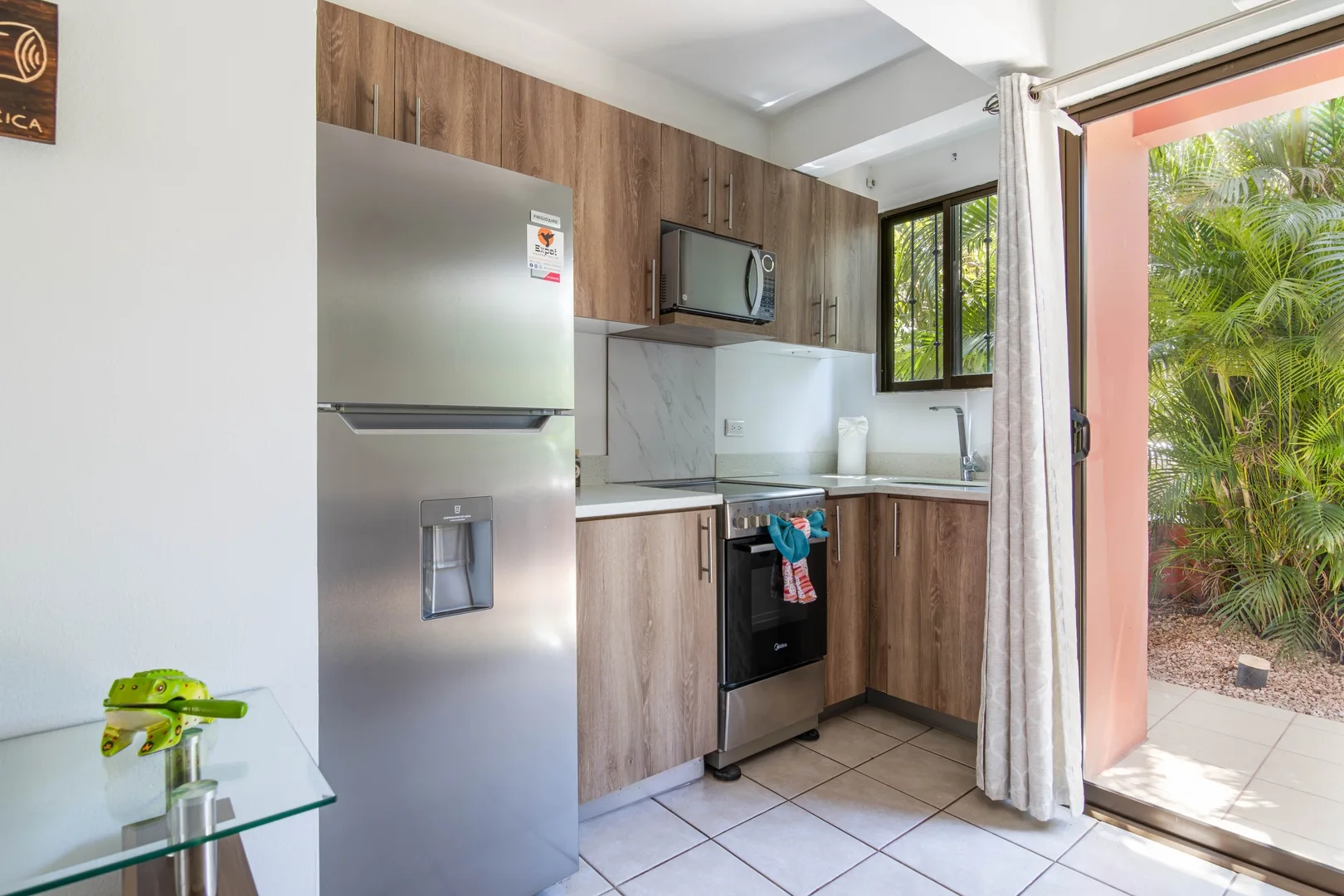 The Tranquil Coco Townhouse: 300m from the Beach!