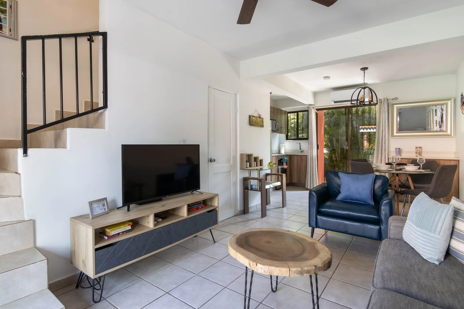 The Tranquil Coco Townhouse: 300m from the Beach!