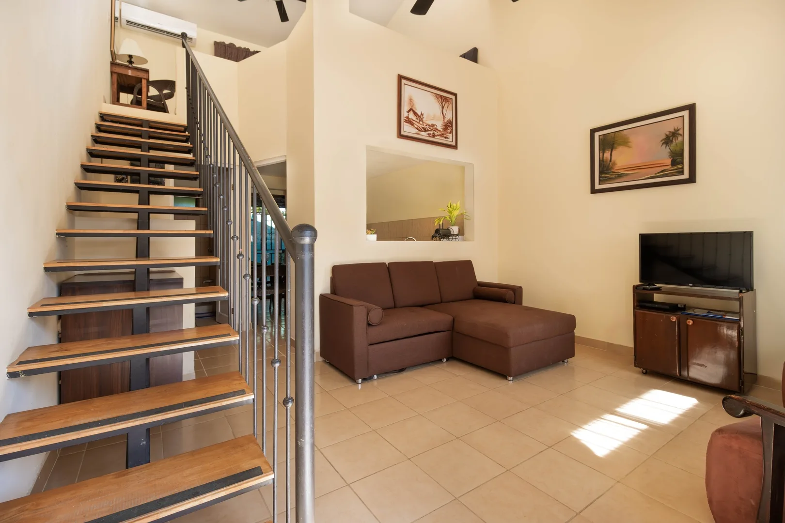 Las Palmas King Bed Loft: Pool & Beach
