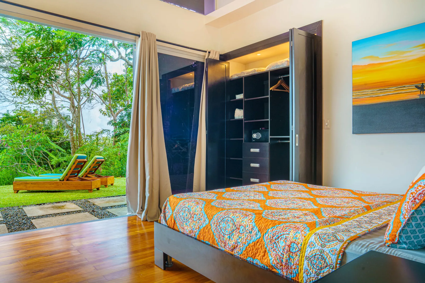 Bedroom with garden view