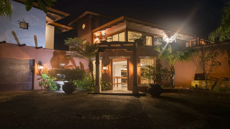 FL-07 — Hilltop Villa