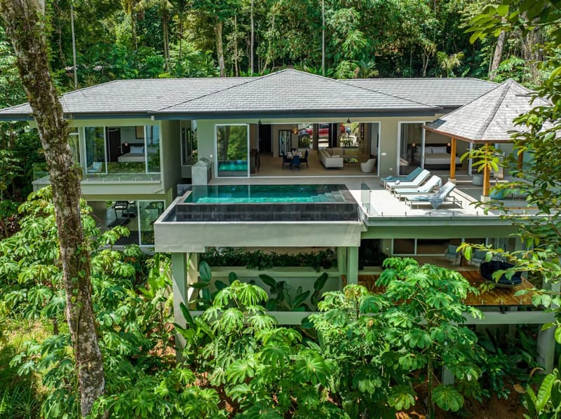 Villa y piscina infinita