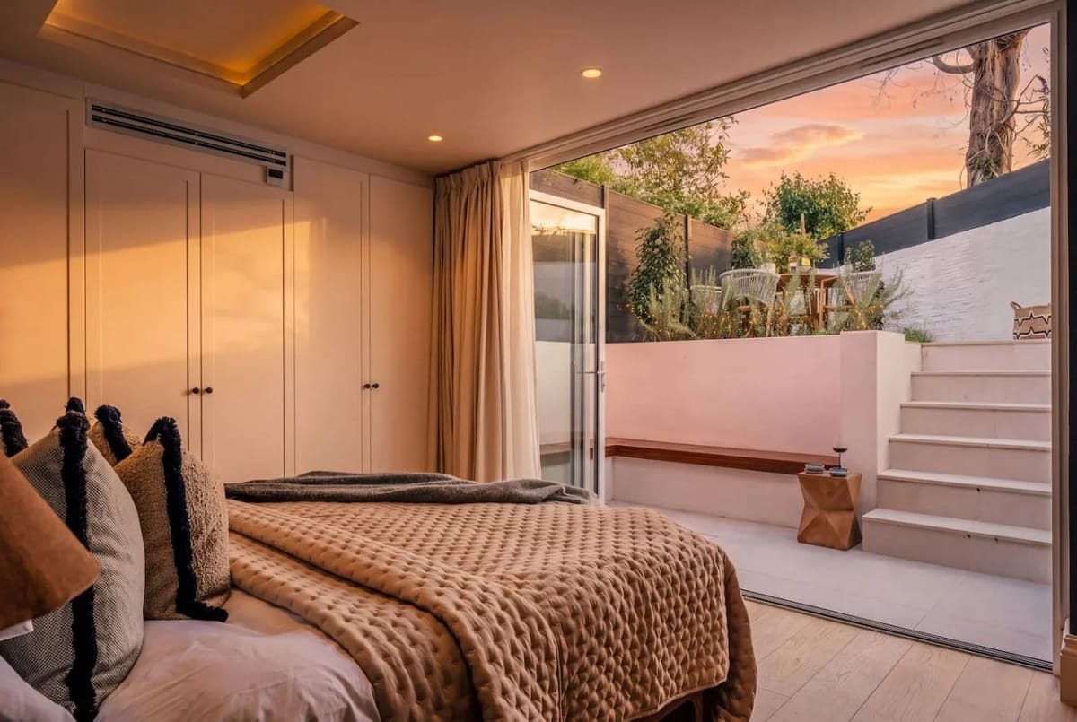 Bedroom and terrace