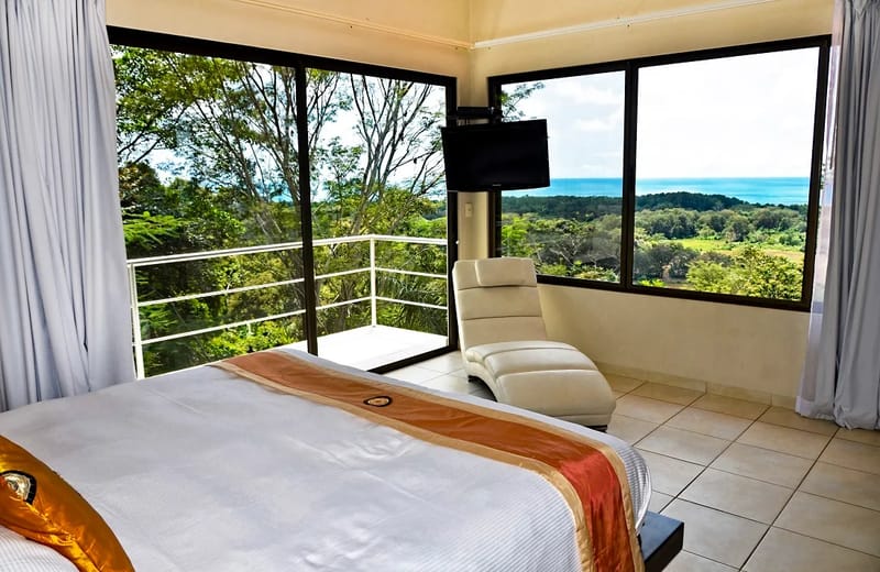 Dormitorio de la planta superior y vista al océano