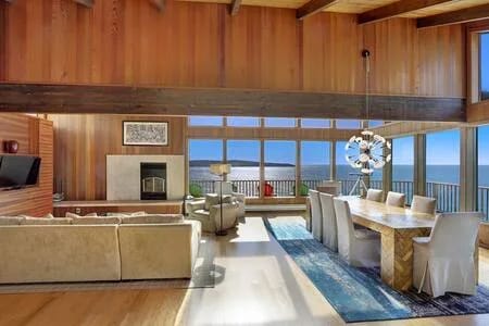 Sala con vistas al mar