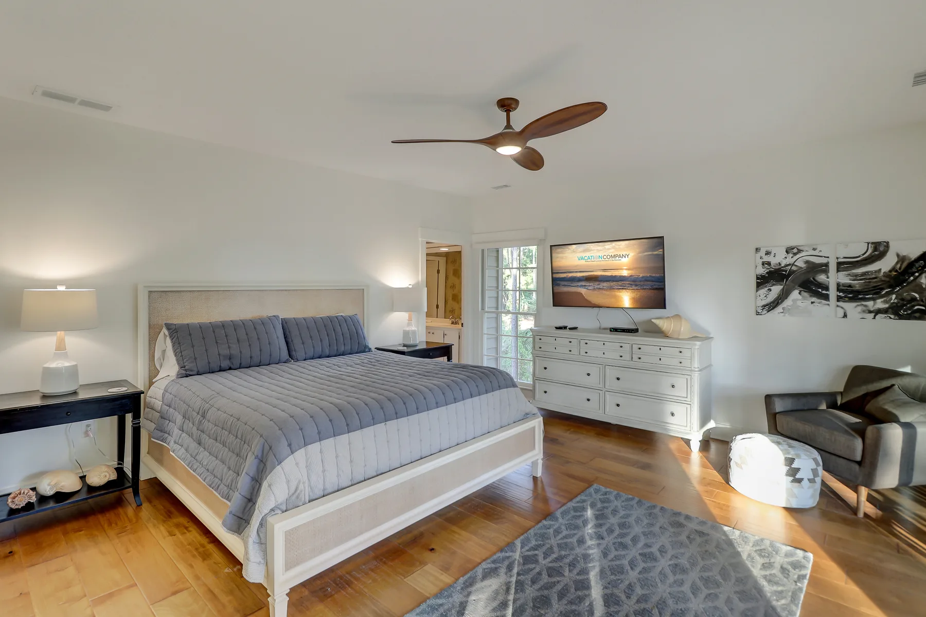 Second-floor king suite