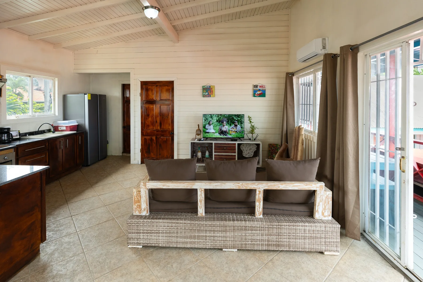 Las Pipas Studio at Bocas Town