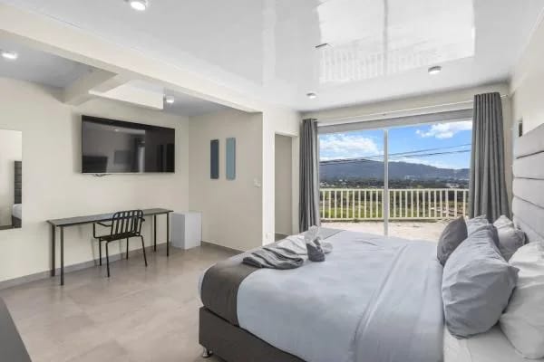 Sky House · 4