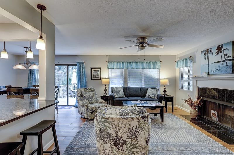 105 Beachwalk — property and surroundings