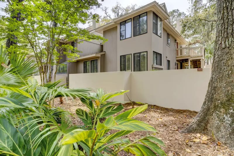 105 Beachwalk — property and surroundings