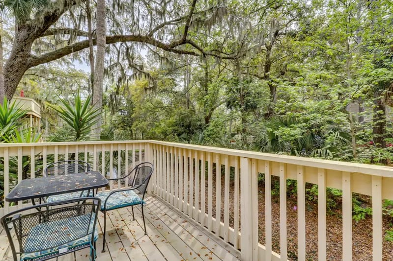 105 Beachwalk — property and surroundings