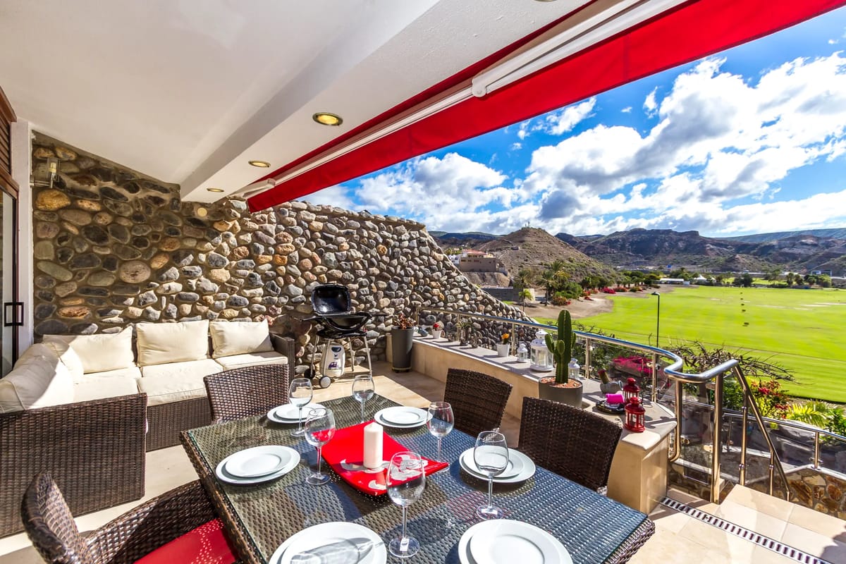 Terraza con vista al campo de golf